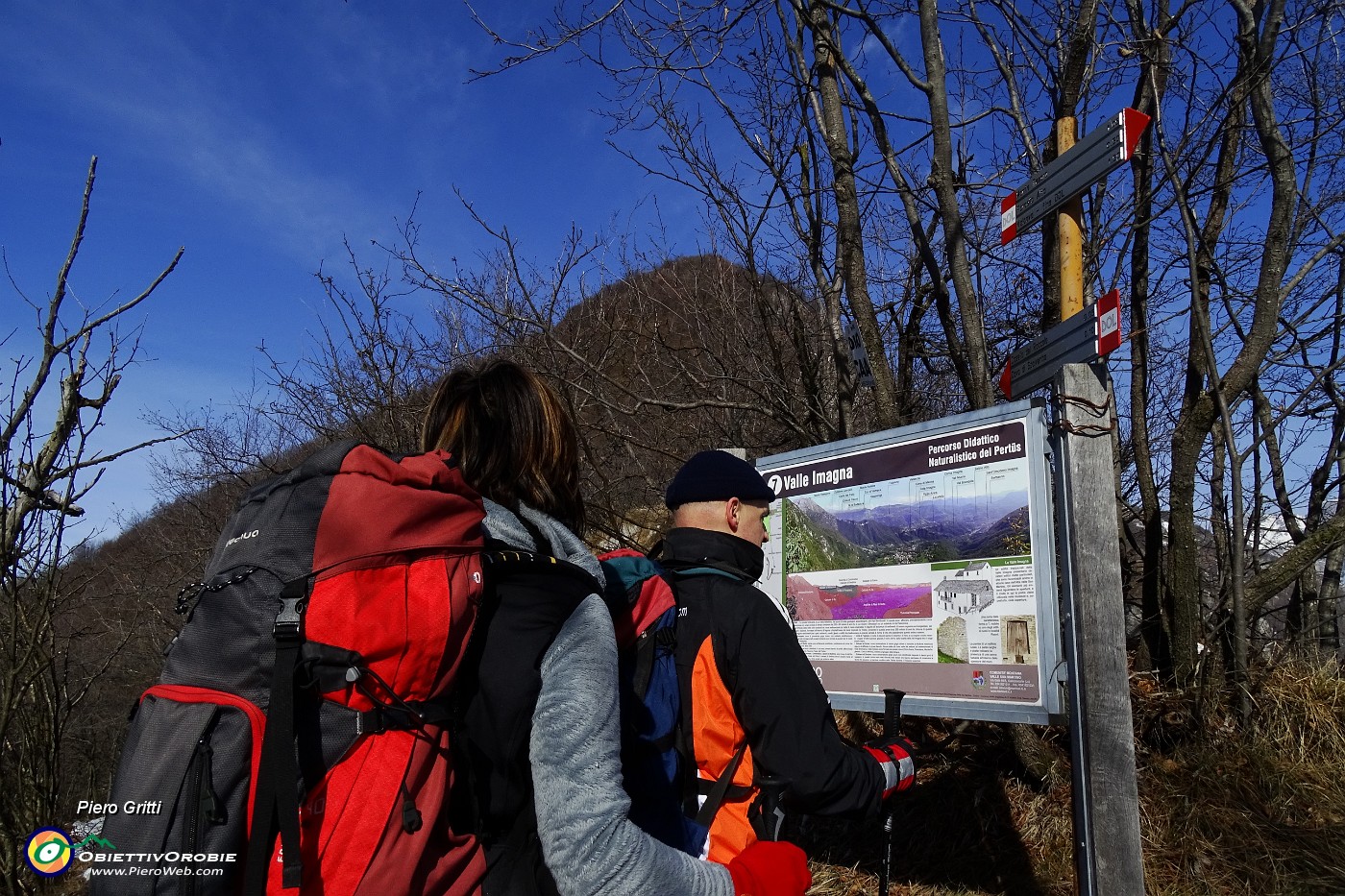 28 Siamo sul percorso didattico del Pertus.JPG